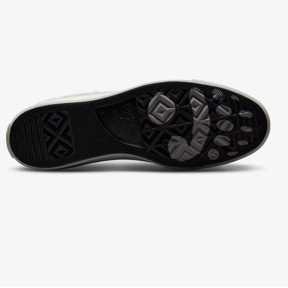 Converse Chuck 70 Low Top Sneakers in Cream & Black - Picture 9 of 12